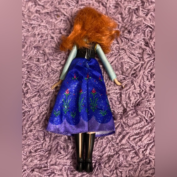 Frozen Bundle - Elsa & Anna dolls ❄️ 🏰 - Picture 4 of 15